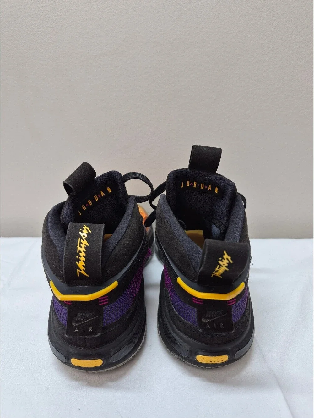 Nike logo sneakers youth